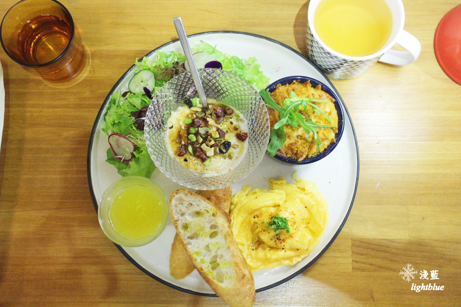 [ 中正紀念堂站美食 ] 淺藍 × 生活在他方 elsewhere cafe～草莓、抹茶千層，還有主廚特製無菜單早午餐