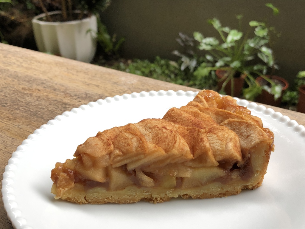 【台北|中正紀念堂站】生活在他方 elsewhere cafe_季節限定的原味草莓千層_濃郁的可可千層讓人吃到淚流滿面