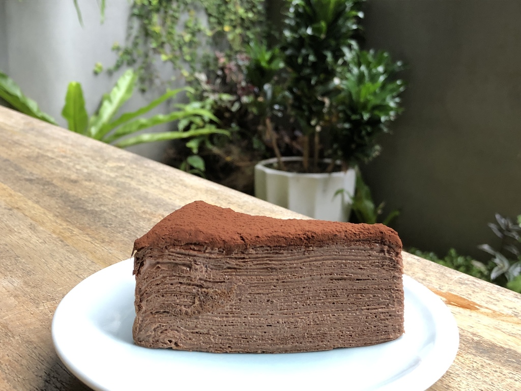 【台北|中正紀念堂站】生活在他方 elsewhere cafe_季節限定的原味草莓千層_濃郁的可可千層讓人吃到淚流滿面