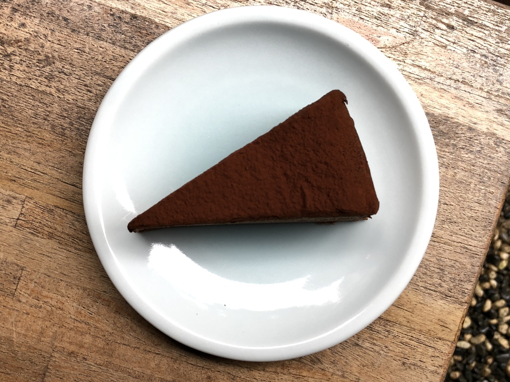 【台北|中正紀念堂站】生活在他方 elsewhere cafe_季節限定的原味草莓千層_濃郁的可可千層讓人吃到淚流滿面