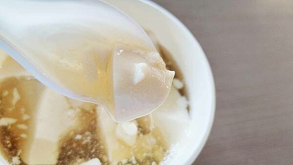 CP值爆表啦~!一碗只要30元的豆花店,超級便宜,味道又好,更是一間扎扎實實的老字號美食店家,絕妙又