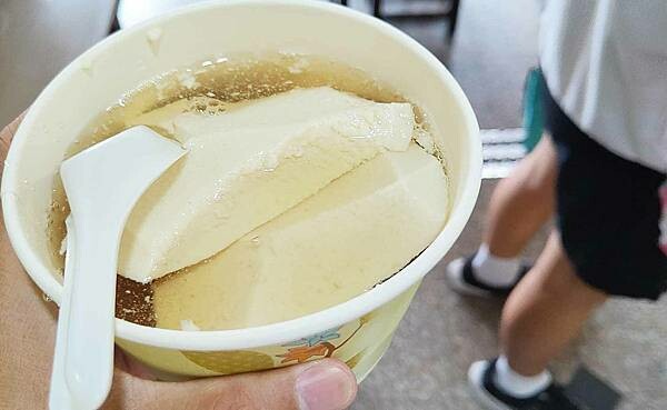 CP值爆表啦~!一碗只要30元的豆花店,超級便宜,味道又好,更是一間扎扎實實的老字號美食店家,絕妙又