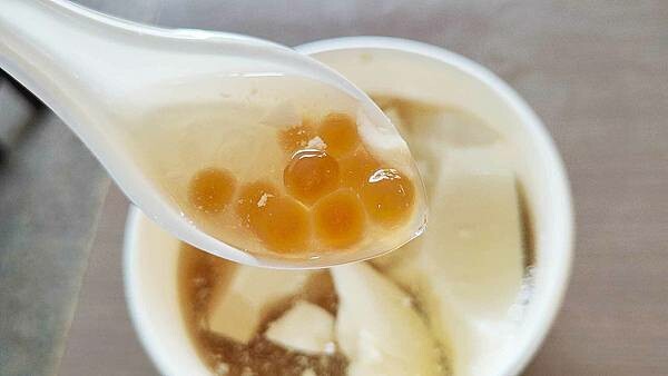 CP值爆表啦~!一碗只要30元的豆花店,超級便宜,味道又好,更是一間扎扎實實的老字號美食店家,絕妙又