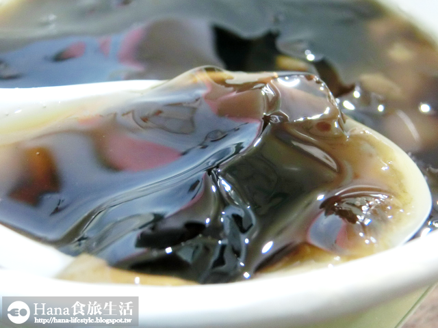 【台中北屯】新凍嫩仙草 | 消暑氣必吃 柔嫩仙草入口即化 芋圓真材實料 便宜大碗又好吃