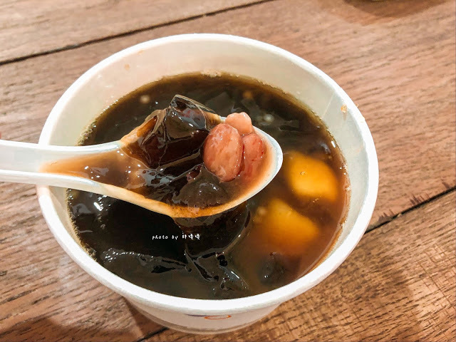 【台中 北屯】新凍嫩仙草💕木柴熬煮12小時的仙草,口感別具一番風味,大坑圓環附近,爬山後來一碗涼的吧!