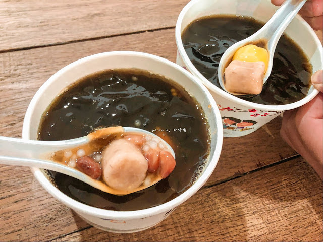 【台中 北屯】新凍嫩仙草💕木柴熬煮12小時的仙草,口感別具一番風味,大坑圓環附近,爬山後來一碗涼的吧!