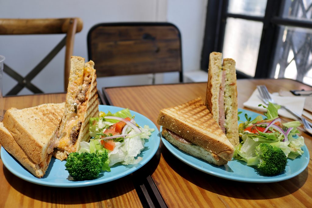 宜蘭｜Café slow train 小火車咖啡館 幸福草莓季 草莓牛奶．草莓甜點 - 奇奇一起玩樂趣