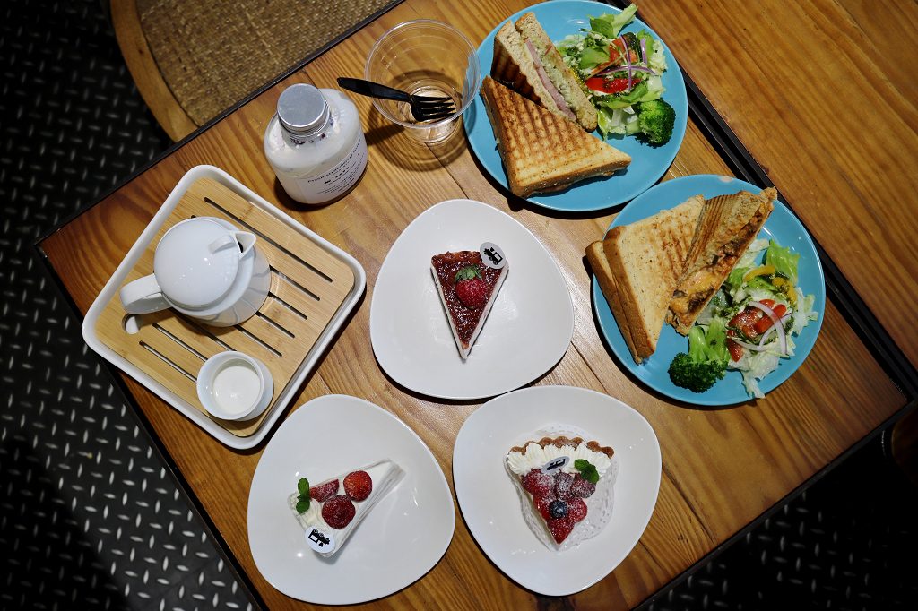 宜蘭｜Café slow train 小火車咖啡館 幸福草莓季 草莓牛奶．草莓甜點 - 奇奇一起玩樂趣