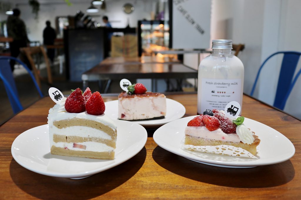 宜蘭｜Café slow train 小火車咖啡館 幸福草莓季 草莓牛奶．草莓甜點 - 奇奇一起玩樂趣