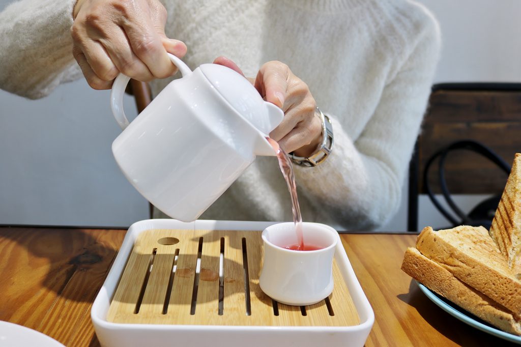 宜蘭｜Café slow train 小火車咖啡館 幸福草莓季 草莓牛奶．草莓甜點 - 奇奇一起玩樂趣