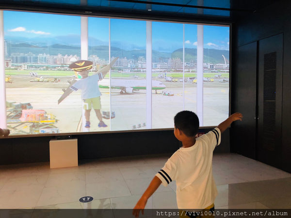 圓圓家出去玩-《台北景點》室內親子景點，台北探索館探訪台北的過去與現在，360度微電影，台北雨天好去處