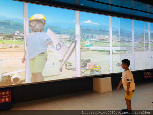 圓圓家出去玩-《台北景點》室內親子景點，台北探索館探訪台北的過去與現在，360度微電影，台北雨天好去處