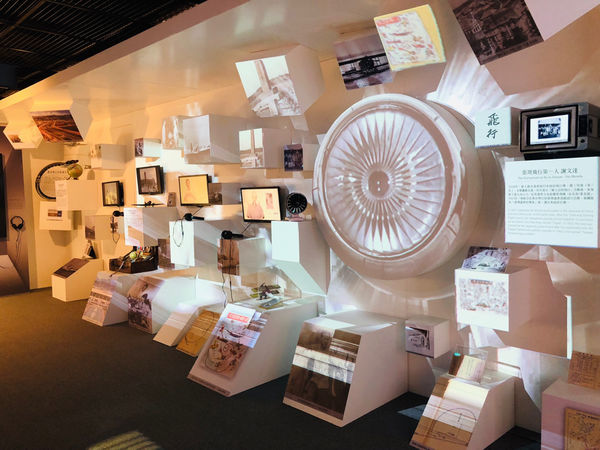 圓圓家出去玩-《台北景點》室內親子景點，台北探索館探訪台北的過去與現在，360度微電影，台北雨天好去處