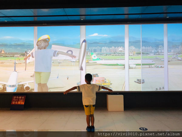 圓圓家出去玩-《台北景點》室內親子景點，台北探索館探訪台北的過去與現在，360度微電影，台北雨天好去處