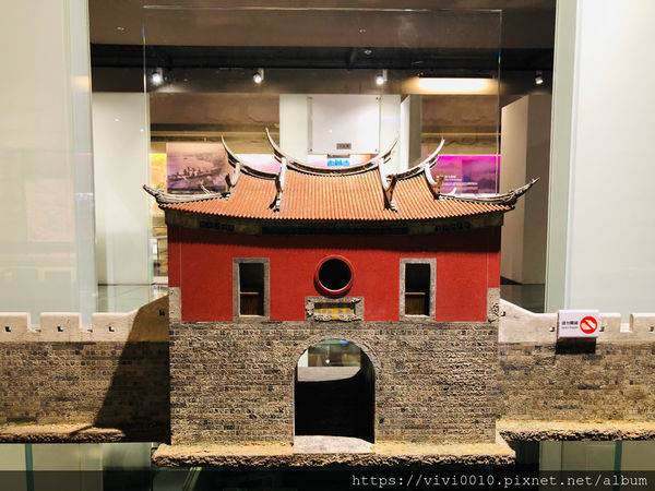 圓圓家出去玩-《台北景點》室內親子景點，台北探索館探訪台北的過去與現在，360度微電影，台北雨天好去處