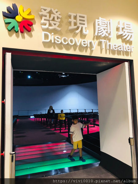 圓圓家出去玩-《台北景點》室內親子景點，台北探索館探訪台北的過去與現在，360度微電影，台北雨天好去處