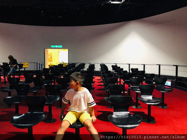 圓圓家出去玩-《台北景點》室內親子景點，台北探索館探訪台北的過去與現在，360度微電影，台北雨天好去處