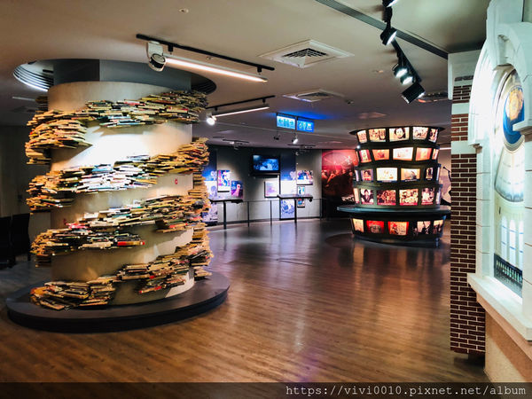 圓圓家出去玩-《台北景點》室內親子景點，台北探索館探訪台北的過去與現在，360度微電影，台北雨天好去處