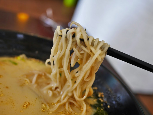 御守拉麵：【食記】台中Yu Shou 御守拉麵@南屯捷運MRT溝仔墘 : 台式風味拉麵, 鹹味為主, 豚骨味清淡, 麵條算可以接受