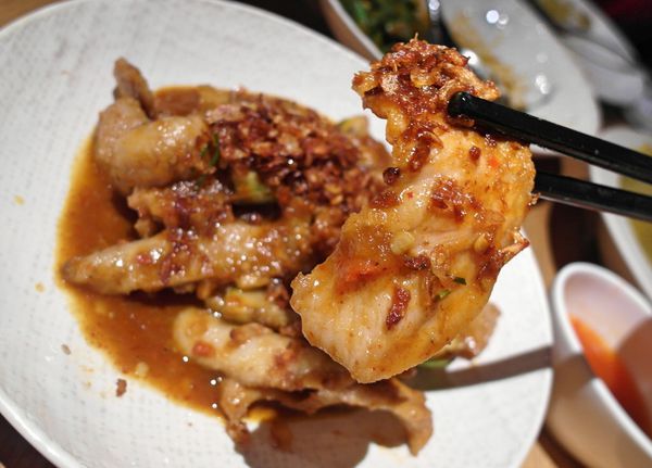 饗泰多 Siam More 泰式風格餐廳(桃園店):❤️美食❤️【桃園。市區】饗泰多 Siam More 泰式風格餐廳(桃園店) / 超厚月亮蝦餅/香料紙包魚/4人遊泰套餐/愛評體驗團