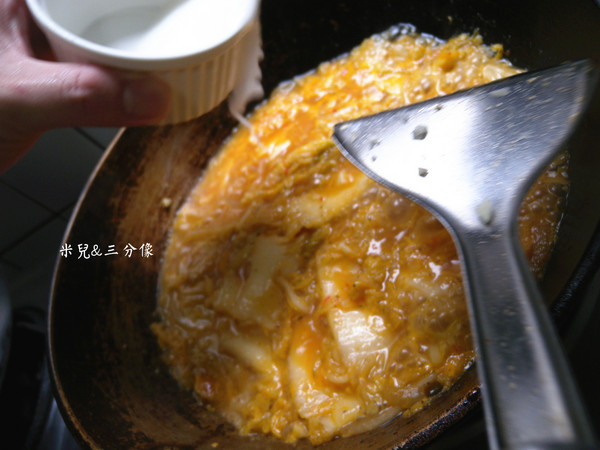 龍師父黃金泡菜坊：[宅配] 龍師傅黃金泡菜坊  一起來使用黃金泡菜座一到簡單美味的料理吧!