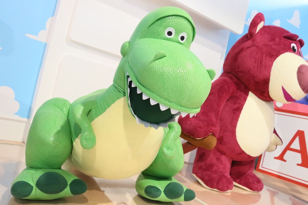 25(玩具总动员,怪兽大学,天外奇迹,脑筋急转弯)(捷运忠孝新生站)