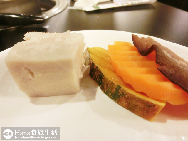 【廠商合作】宮綺308 昆布の鍋 | 公館美食 牛三寶拼盤 肉份量多 大蛤蠣·蝦 食材新鮮肥厚 免收服務費的精緻火鍋