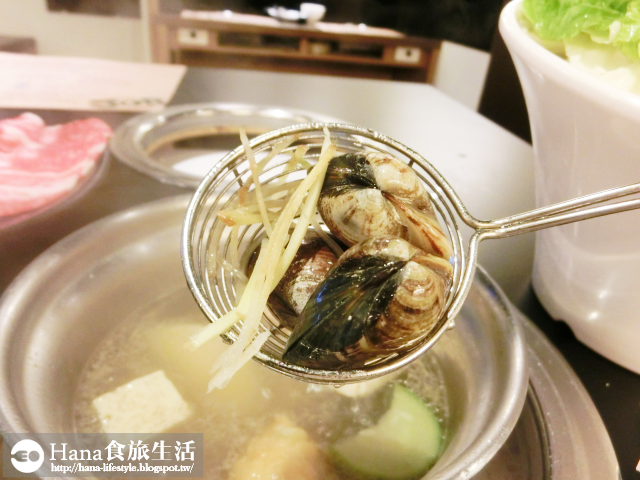 【廠商合作】宮綺308 昆布の鍋 | 公館美食 牛三寶拼盤 肉份量多 大蛤蠣·蝦 食材新鮮肥厚 免收服務費的精緻火鍋