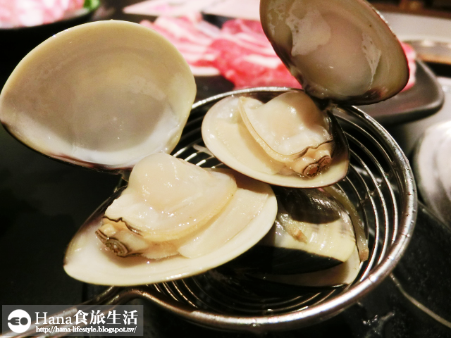 【廠商合作】宮綺308 昆布の鍋 | 公館美食 牛三寶拼盤 肉份量多 大蛤蠣·蝦 食材新鮮肥厚 免收服務費的精緻火鍋