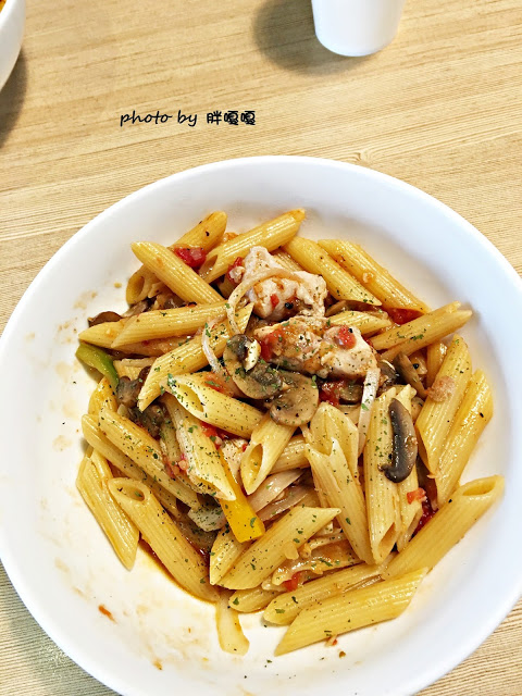 【台中 南屯】Zazzazu 查查路!!隱藏版彩虹蛋糕、義大利麵很好吃、隱身文心家樂福內!!