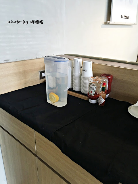 【台中 南屯】Zazzazu 查查路!!隱藏版彩虹蛋糕、義大利麵很好吃、隱身文心家樂福內!!