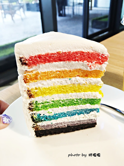 【台中 南屯】Zazzazu 查查路!!隱藏版彩虹蛋糕、義大利麵很好吃、隱身文心家樂福內!!