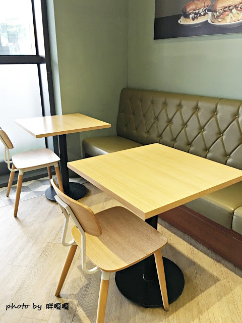 【台中 南屯】Zazzazu 查查路!!隱藏版彩虹蛋糕、義大利麵很好吃、隱身文心家樂福內!!