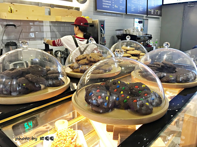 【台中 南屯】Zazzazu 查查路!!隱藏版彩虹蛋糕、義大利麵很好吃、隱身文心家樂福內!!