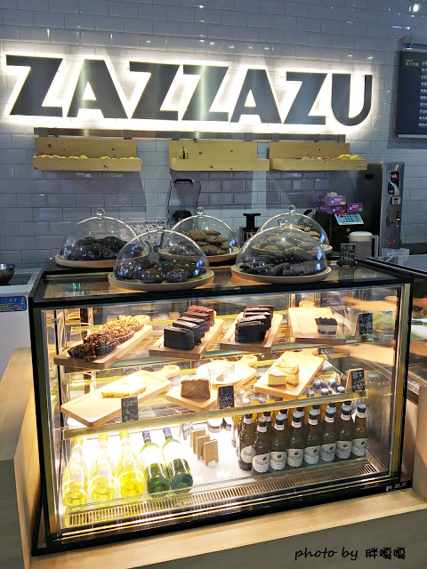 【台中 南屯】Zazzazu 查查路!!隱藏版彩虹蛋糕、義大利麵很好吃、隱身文心家樂福內!!