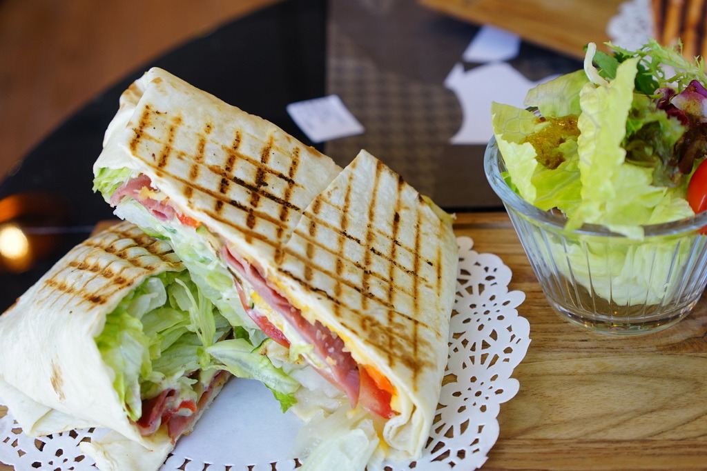 sola咖啡--新開幕熱呼呼，空間不錯、餐品簡單、至於咖啡要再適應