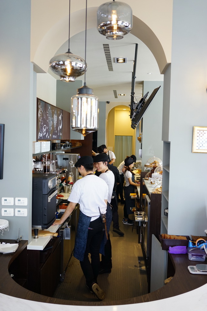 sola咖啡--新開幕熱呼呼，空間不錯、餐品簡單、至於咖啡要再適應