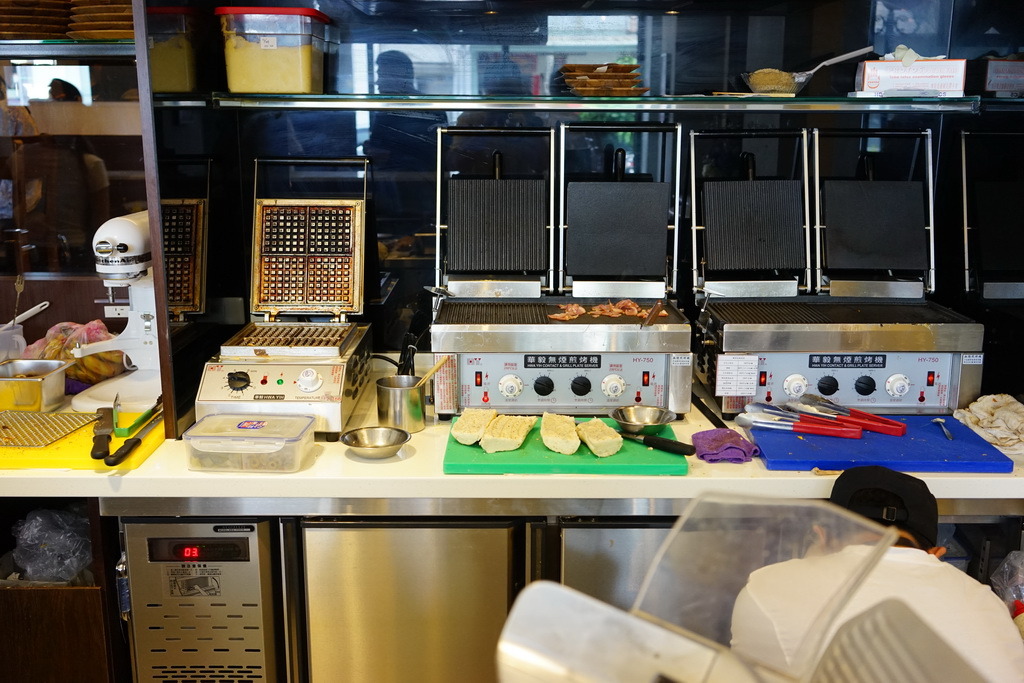 sola咖啡--新開幕熱呼呼，空間不錯、餐品簡單、至於咖啡要再適應