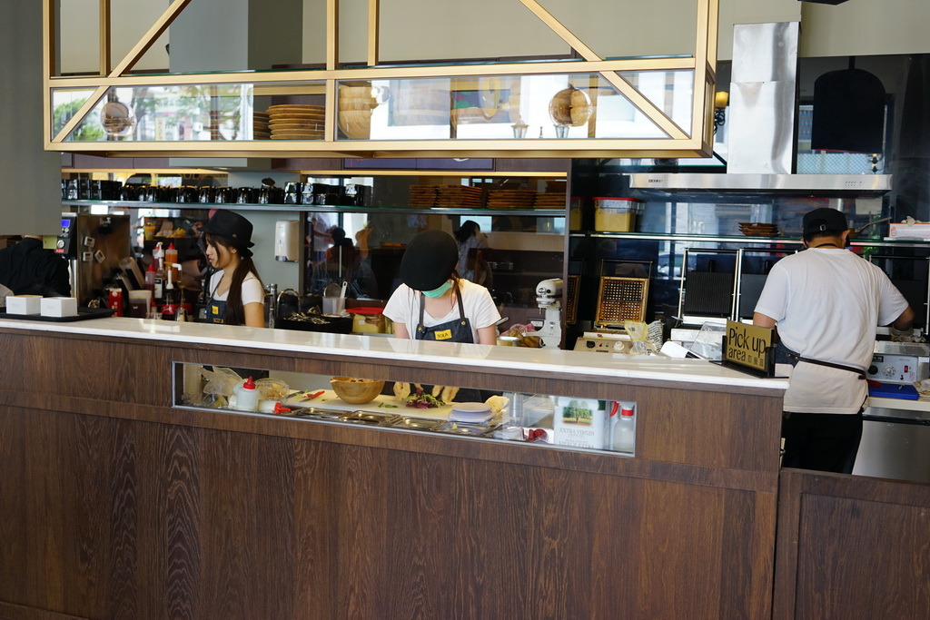 sola咖啡--新開幕熱呼呼，空間不錯、餐品簡單、至於咖啡要再適應