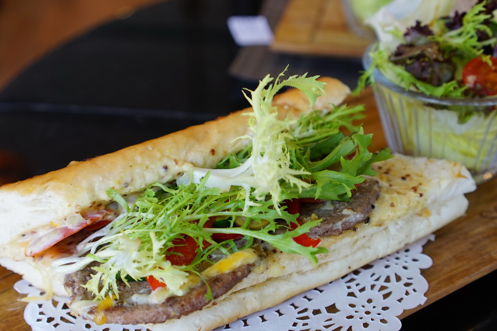 sola咖啡--新開幕熱呼呼，空間不錯、餐品簡單、至於咖啡要再適應