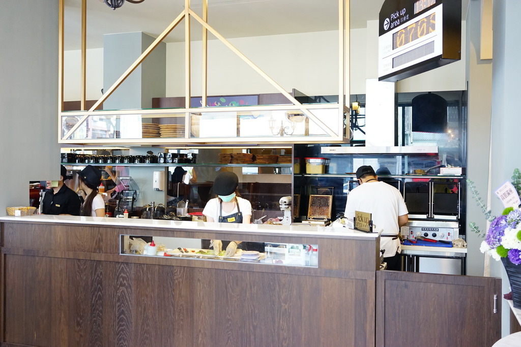 sola咖啡--新開幕熱呼呼，空間不錯、餐品簡單、至於咖啡要再適應