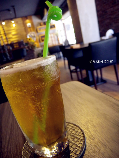 PM Cafe：[台北 信義區]  PM Cafe  有些工業風的環境下 吃著午餐的下午茶 口碑券體驗