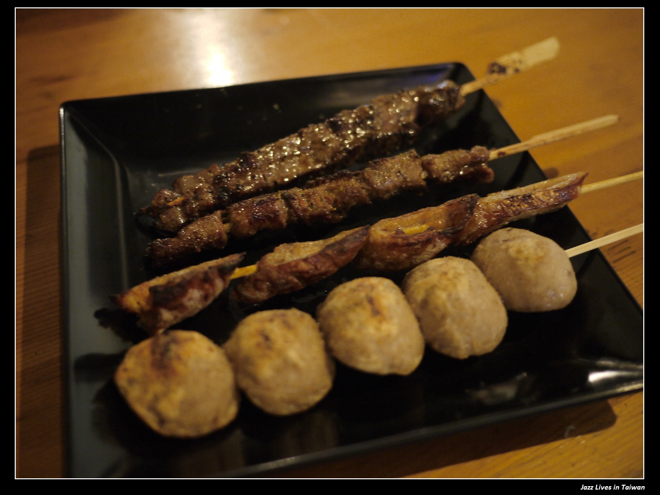 [樂．串燒食堂] 看職棒, 吃串燒, 新莊捷運站旁的燒烤好選擇~