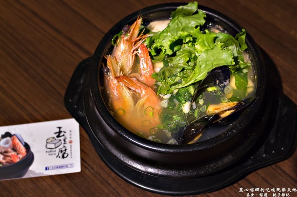玉豆腐韓國豆腐煲專門店：高雄前鎮︱玉豆腐韓國料理(家樂福成功店)　如豆花般細緻的豆腐，煲湯裡的靈魂焦點！