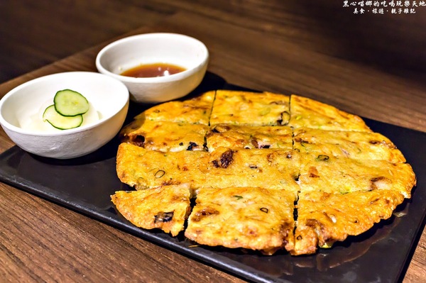 玉豆腐韓國豆腐煲專門店：高雄前鎮︱玉豆腐韓國料理(家樂福成功店)　如豆花般細緻的豆腐，煲湯裡的靈魂焦點！