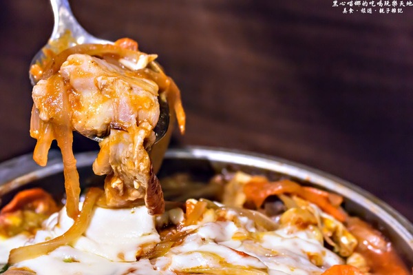 玉豆腐韓國豆腐煲專門店：高雄前鎮︱玉豆腐韓國料理(家樂福成功店)　如豆花般細緻的豆腐，煲湯裡的靈魂焦點！