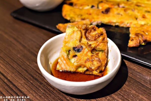 玉豆腐韓國豆腐煲專門店：高雄前鎮︱玉豆腐韓國料理(家樂福成功店)　如豆花般細緻的豆腐，煲湯裡的靈魂焦點！