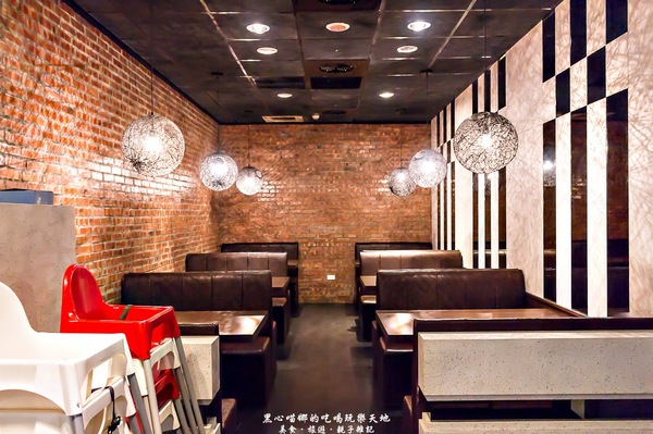 玉豆腐韓國豆腐煲專門店：高雄前鎮︱玉豆腐韓國料理(家樂福成功店)　如豆花般細緻的豆腐，煲湯裡的靈魂焦點！