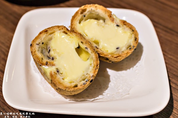 玉豆腐韓國豆腐煲專門店：高雄前鎮︱玉豆腐韓國料理(家樂福成功店)　如豆花般細緻的豆腐，煲湯裡的靈魂焦點！