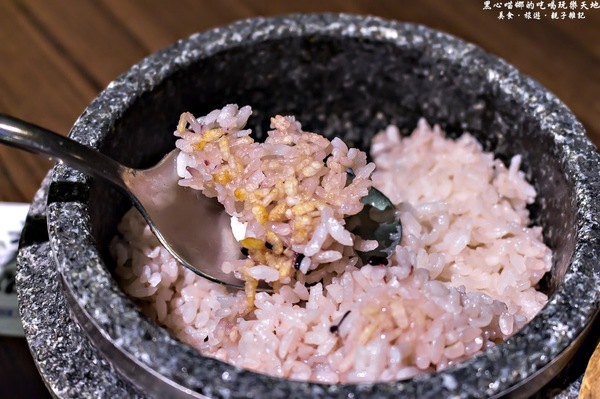 玉豆腐韓國豆腐煲專門店：高雄前鎮︱玉豆腐韓國料理(家樂福成功店)　如豆花般細緻的豆腐，煲湯裡的靈魂焦點！